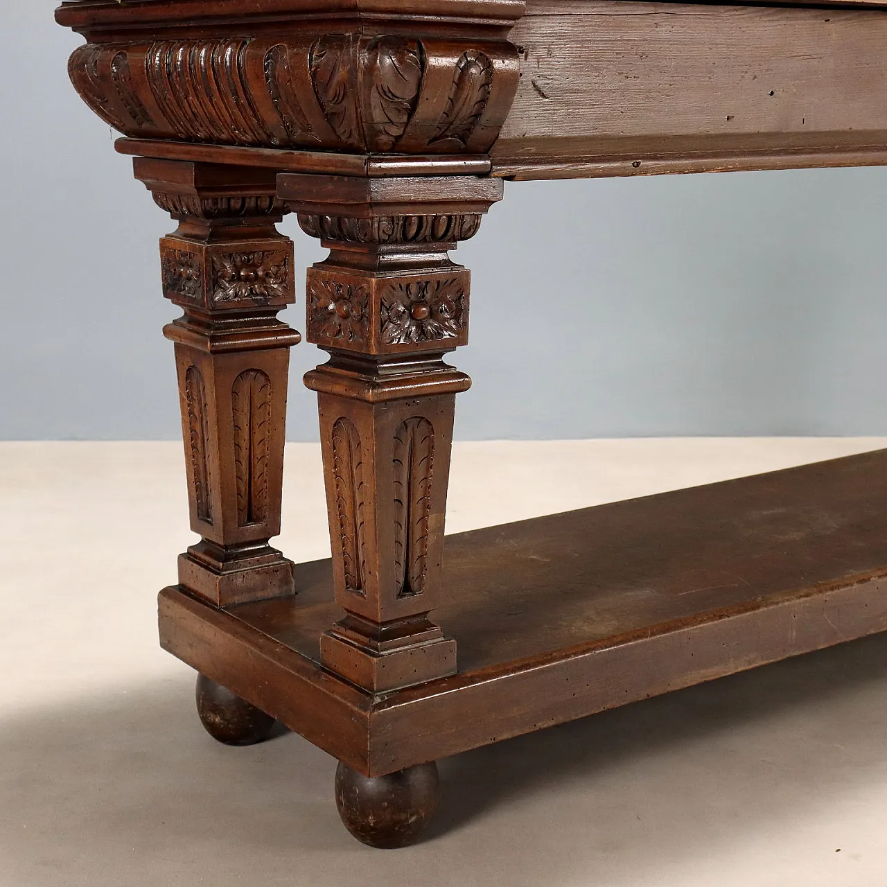 Neo-Renaissance style walnut table, early 20th century 5