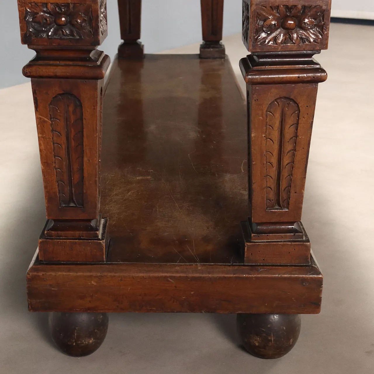 Neo-Renaissance style walnut table, early 20th century 6