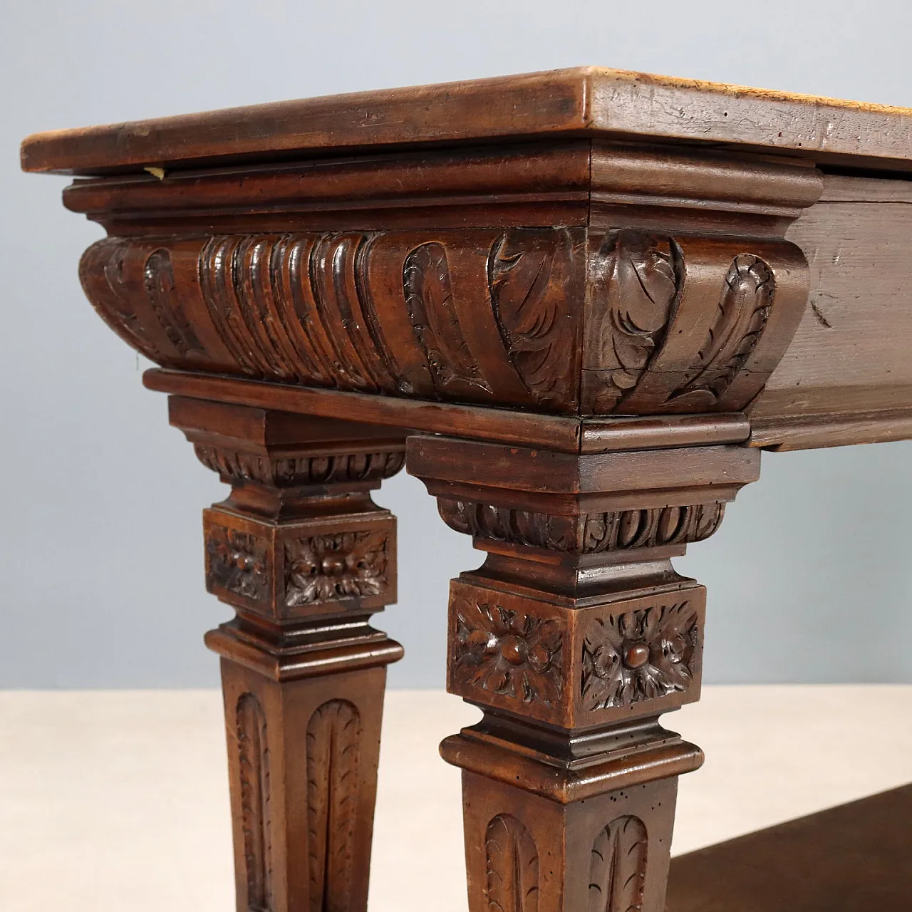 Neo-Renaissance style walnut table, early 20th century 7
