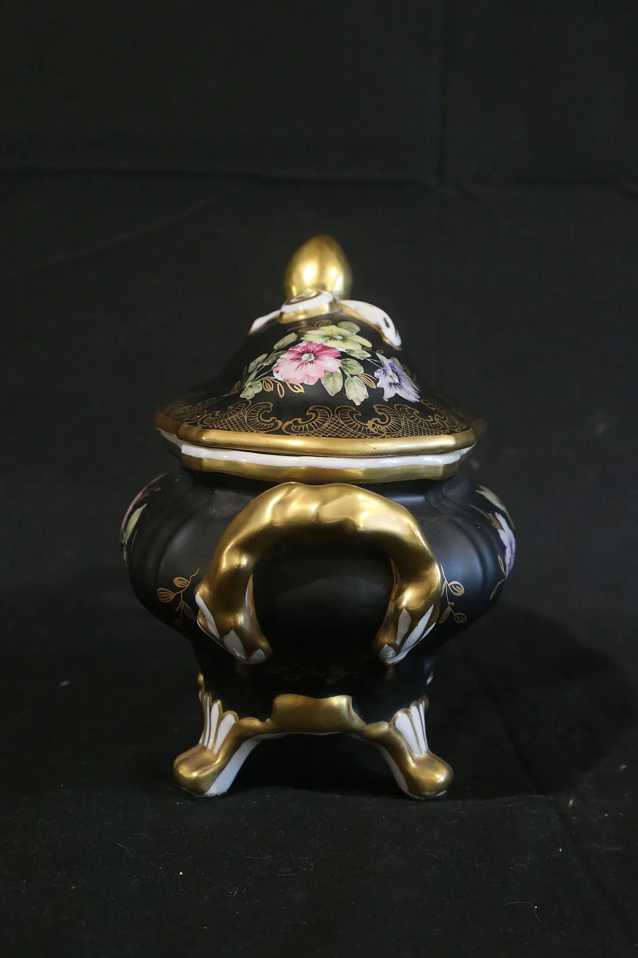 Black and gold Vieux Limoges porcelain bon bon jewelry box, 1960s 22
