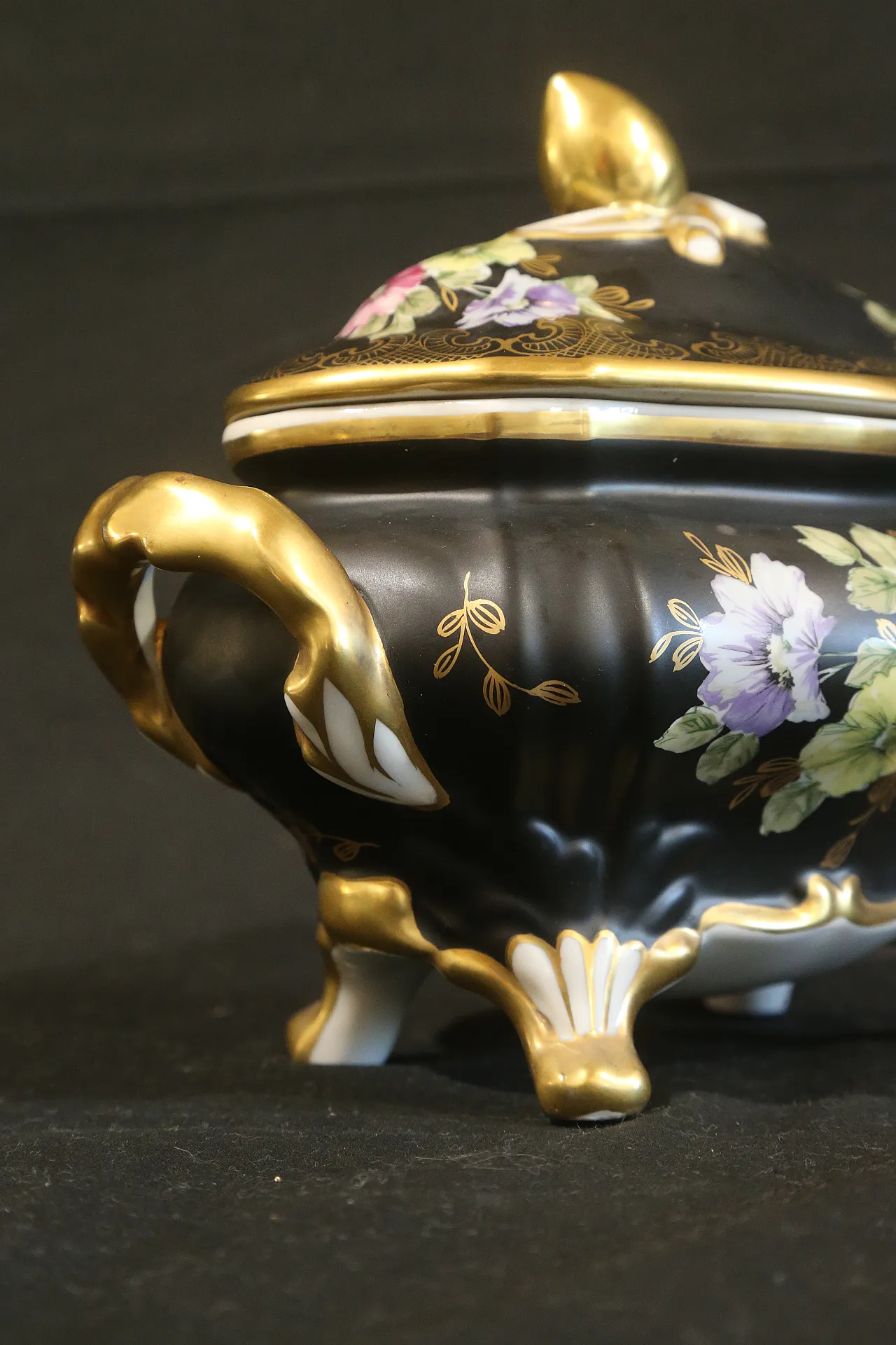 Black and gold Vieux Limoges porcelain bon bon jewelry box, 1960s 24