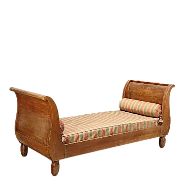 Letto a barca in noce con fianchi curvi e piedini a plinto, '800