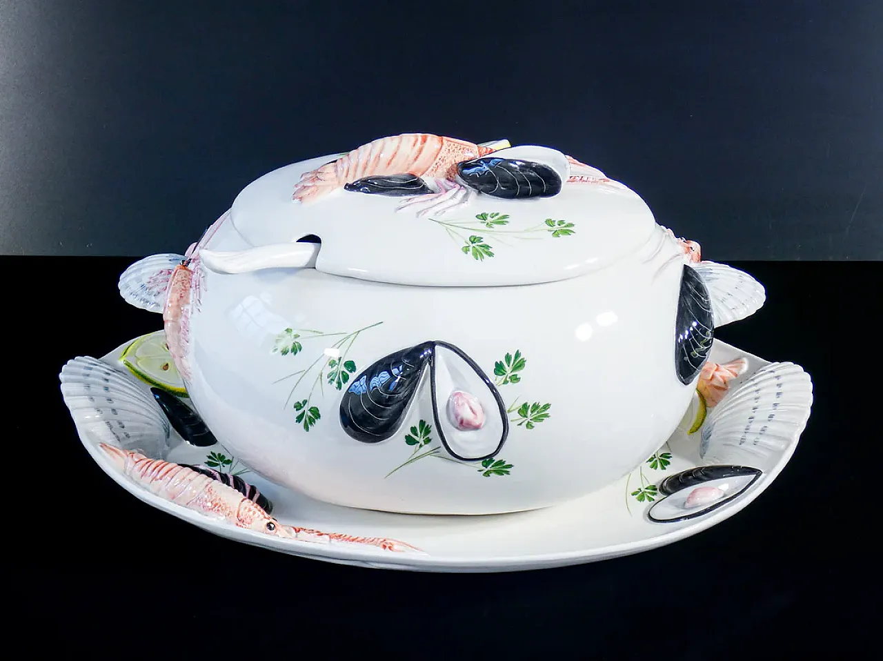 TRE ART tureen with tray and ladle, 1980s 10