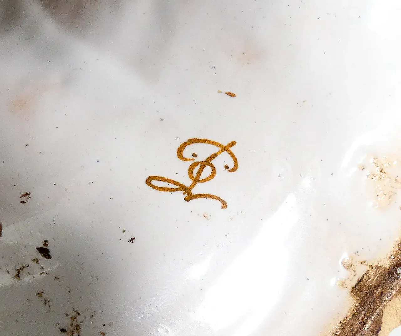 Hand-painted ceramic amphora by Moustiers, 20th century 1