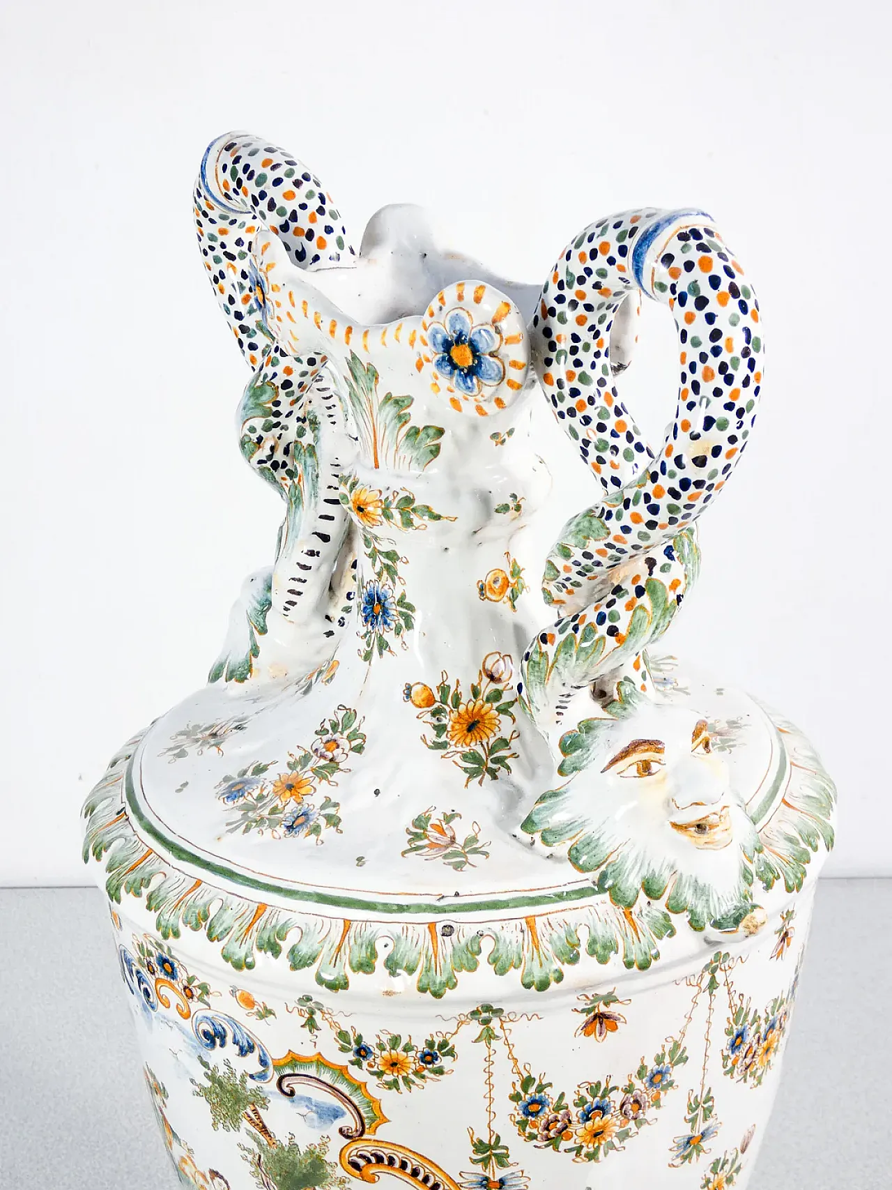 Hand-painted ceramic amphora by Moustiers, 20th century 3