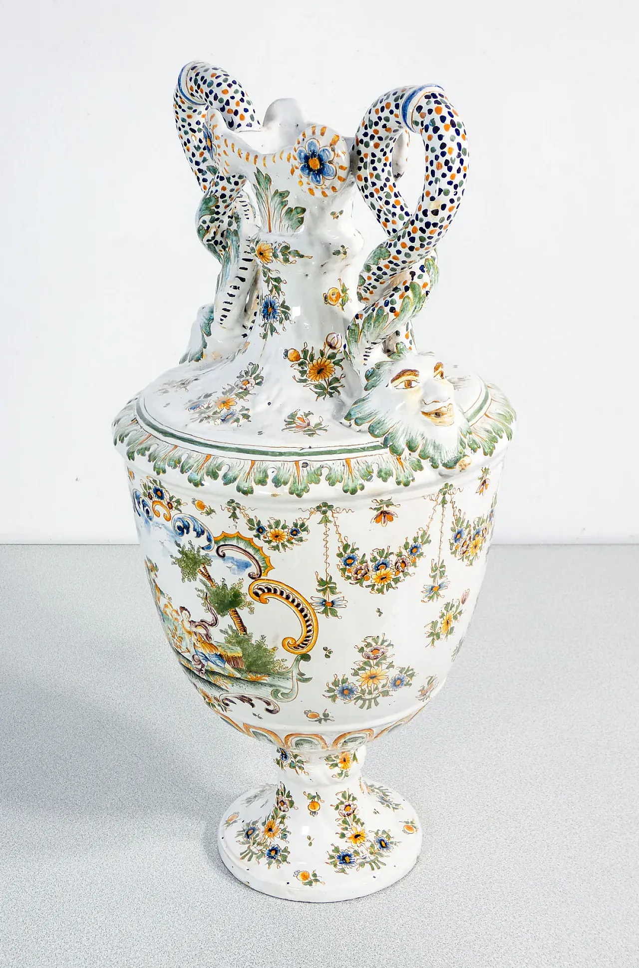 Hand-painted ceramic amphora by Moustiers, 20th century 10