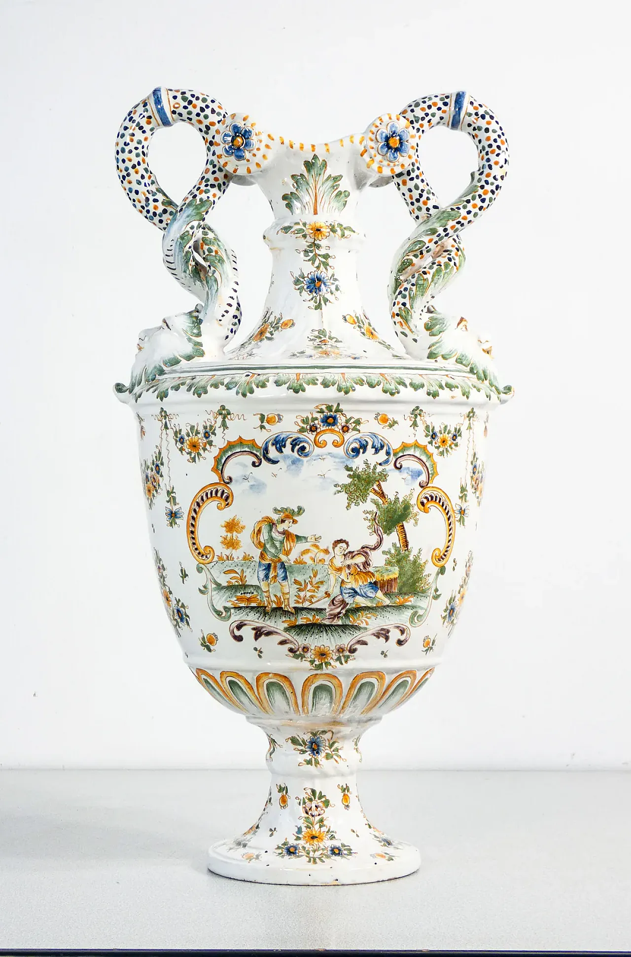Hand-painted ceramic amphora by Moustiers, 20th century 12