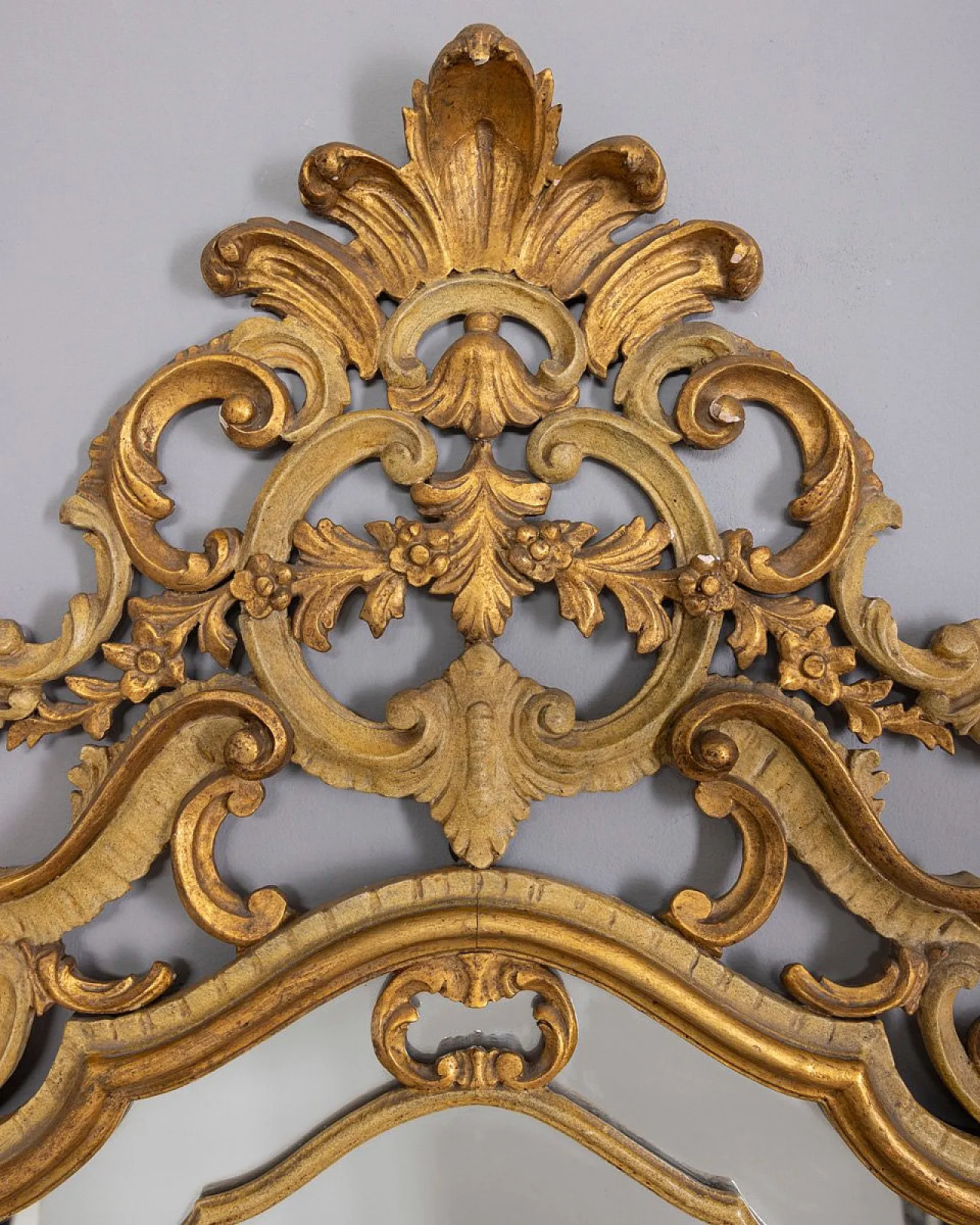 Specchio da parete in stile barocco in legno dorato, fine '800 5