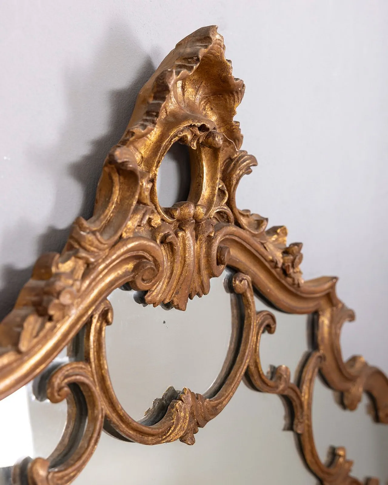 Specchio da parete in stile barocco in legno dorato, fine '800 5