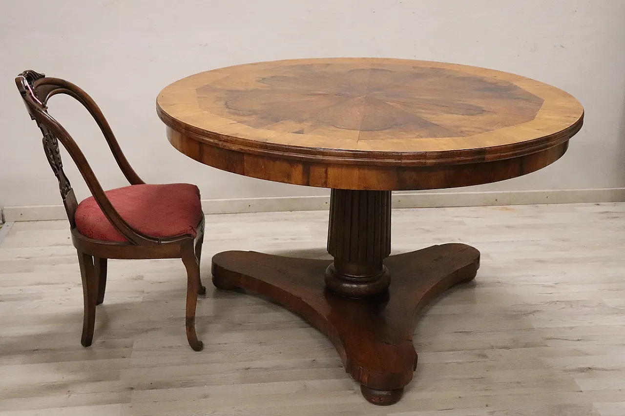 Round walnut table, early 19th century 2
