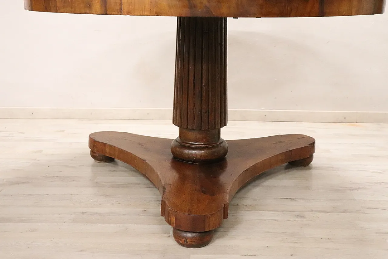 Round walnut table, early 19th century 5