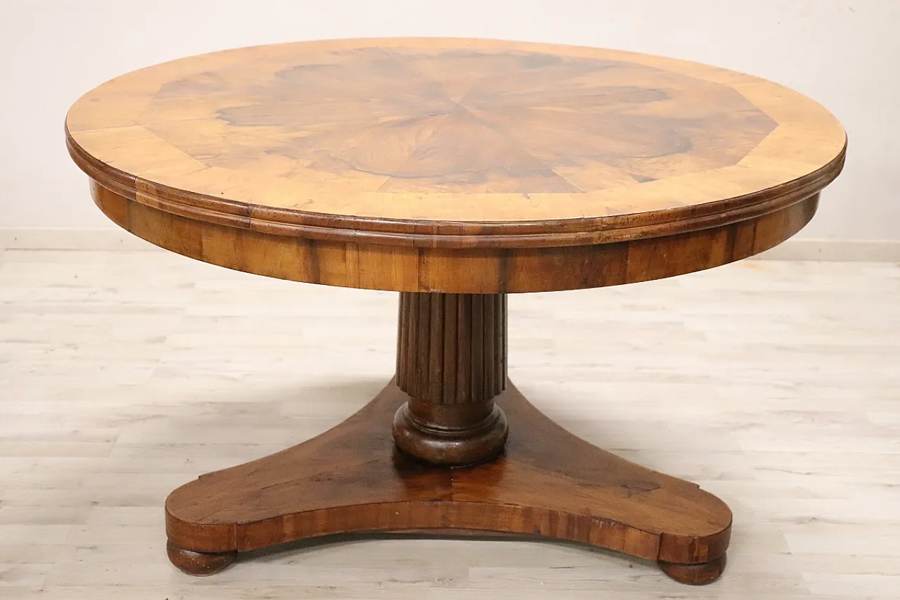 Round walnut table, early 19th century 6