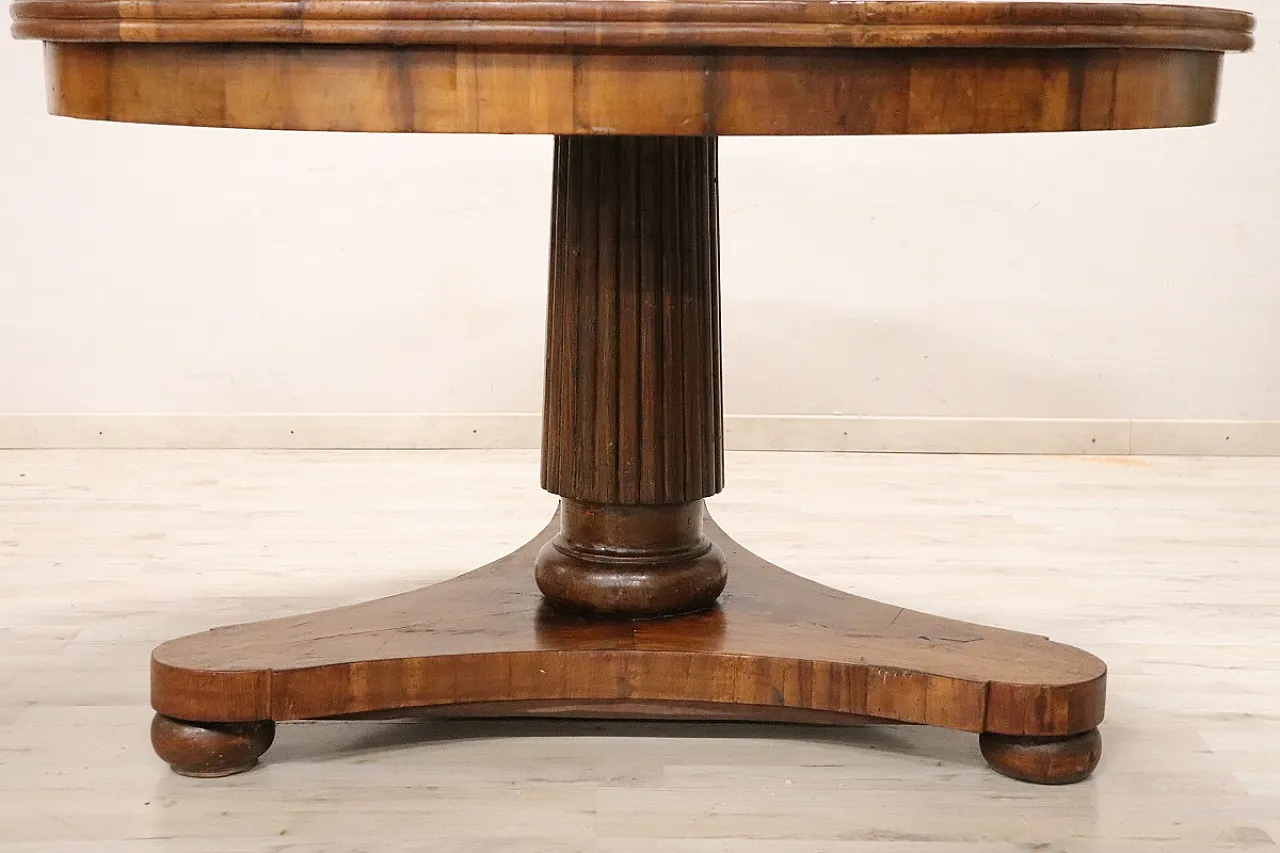 Round walnut table, early 19th century 7