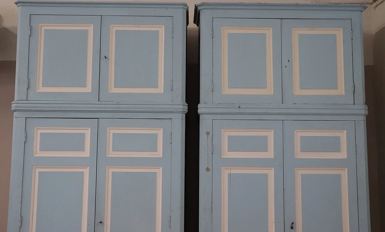 Pair of lacquered wardrobes, 19th century 3