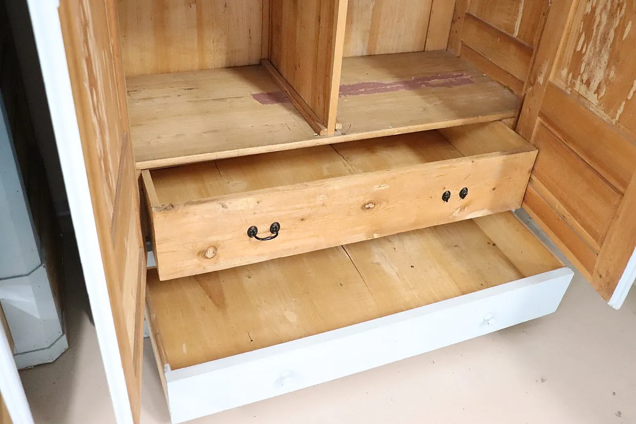 Pair of lacquered wardrobes, 19th century 6