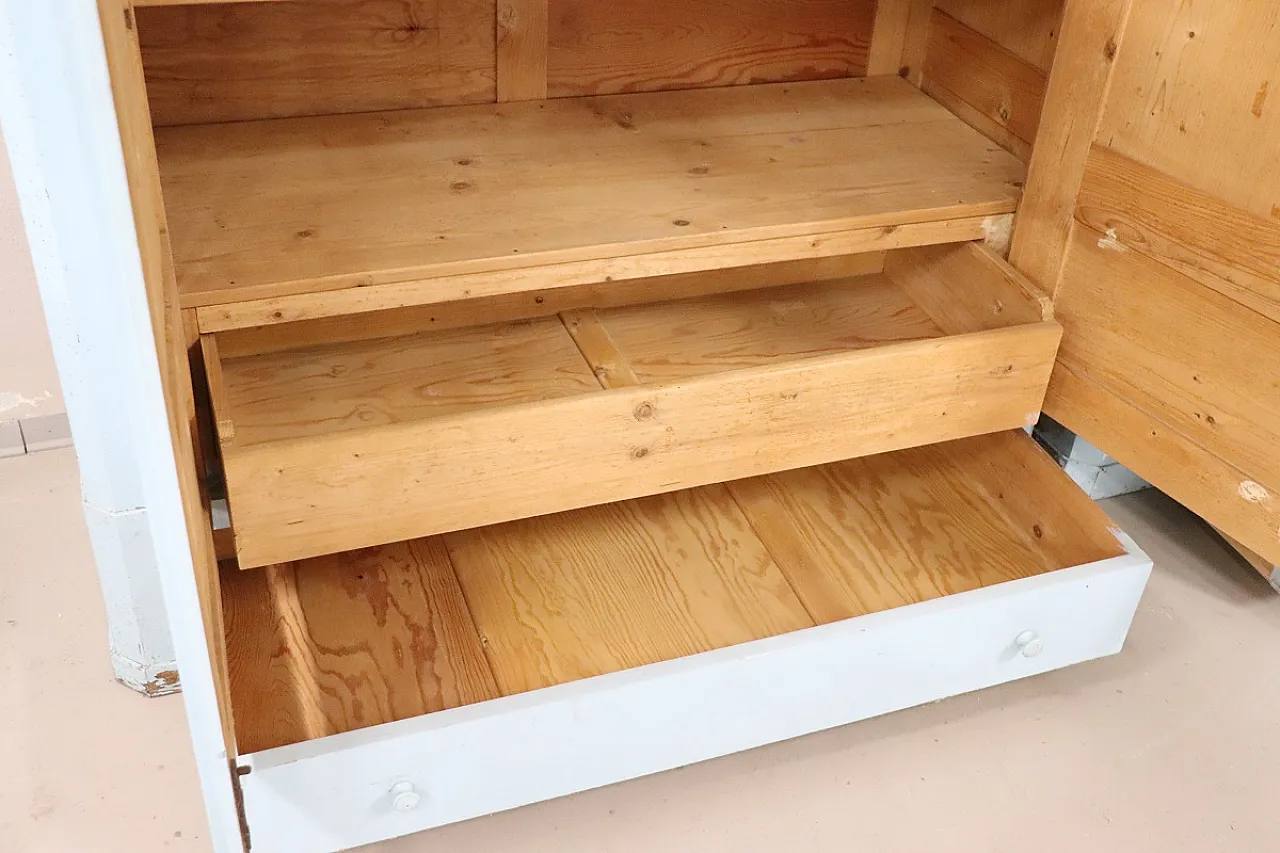 Pair of lacquered wardrobes, 19th century 7