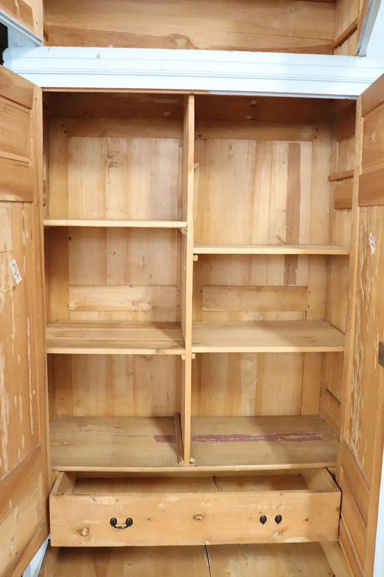 Pair of lacquered wardrobes, 19th century 8