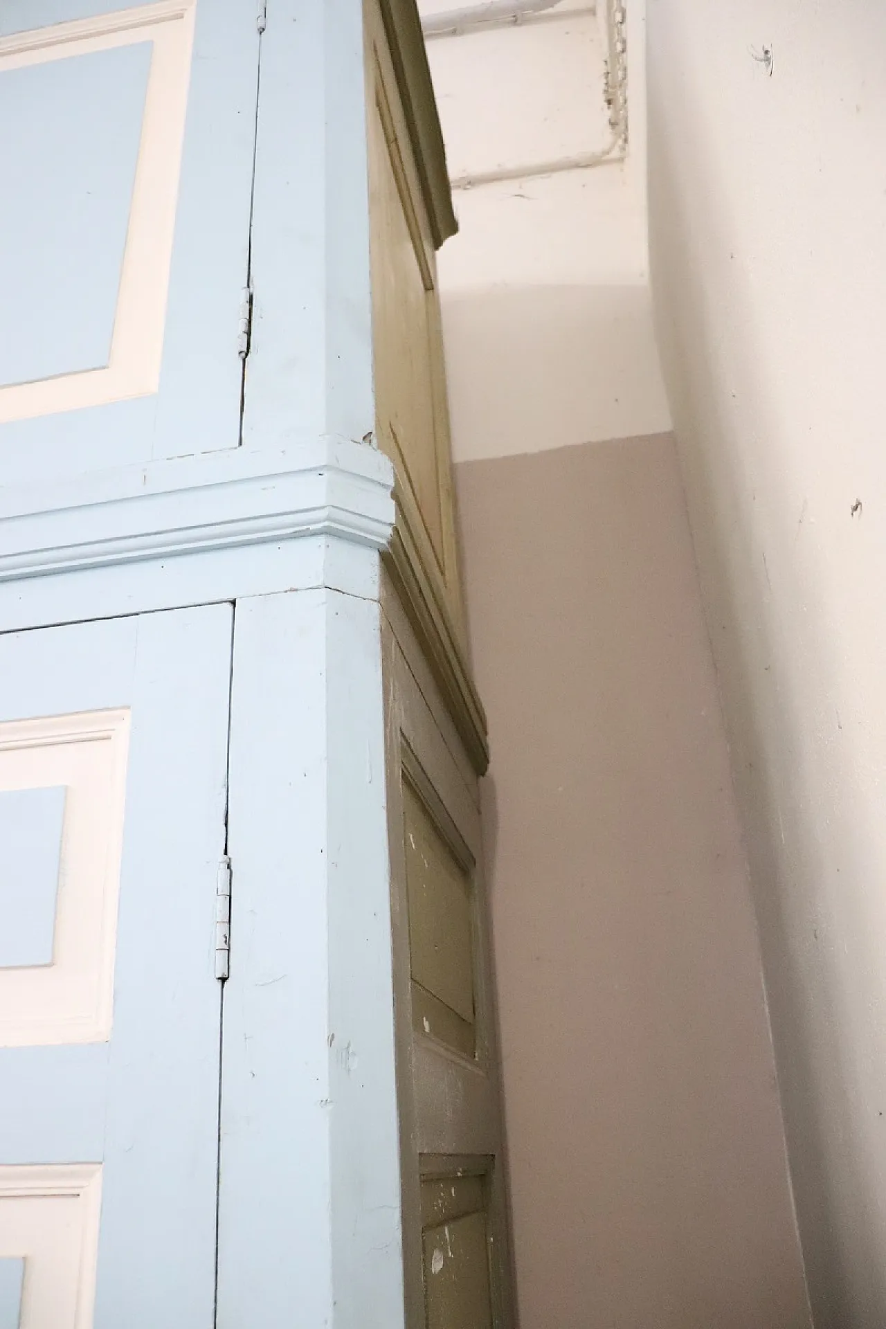 Pair of lacquered wardrobes, 19th century 14