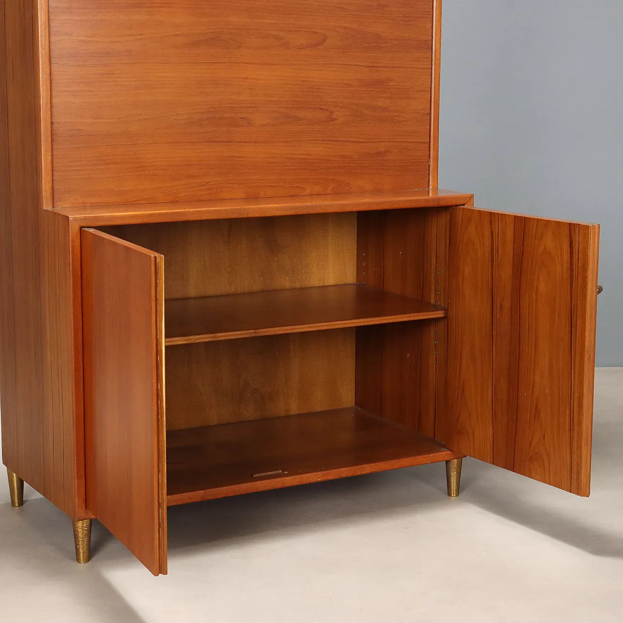 Mobile impiallacciato larice con particolari in ottone, '900 5