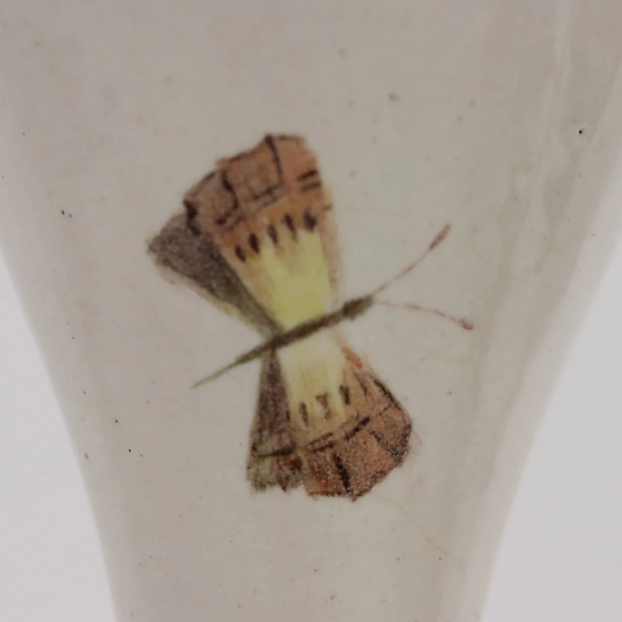 Vaso napoletano in maiolica con fiori in rilievo, fine '800 6