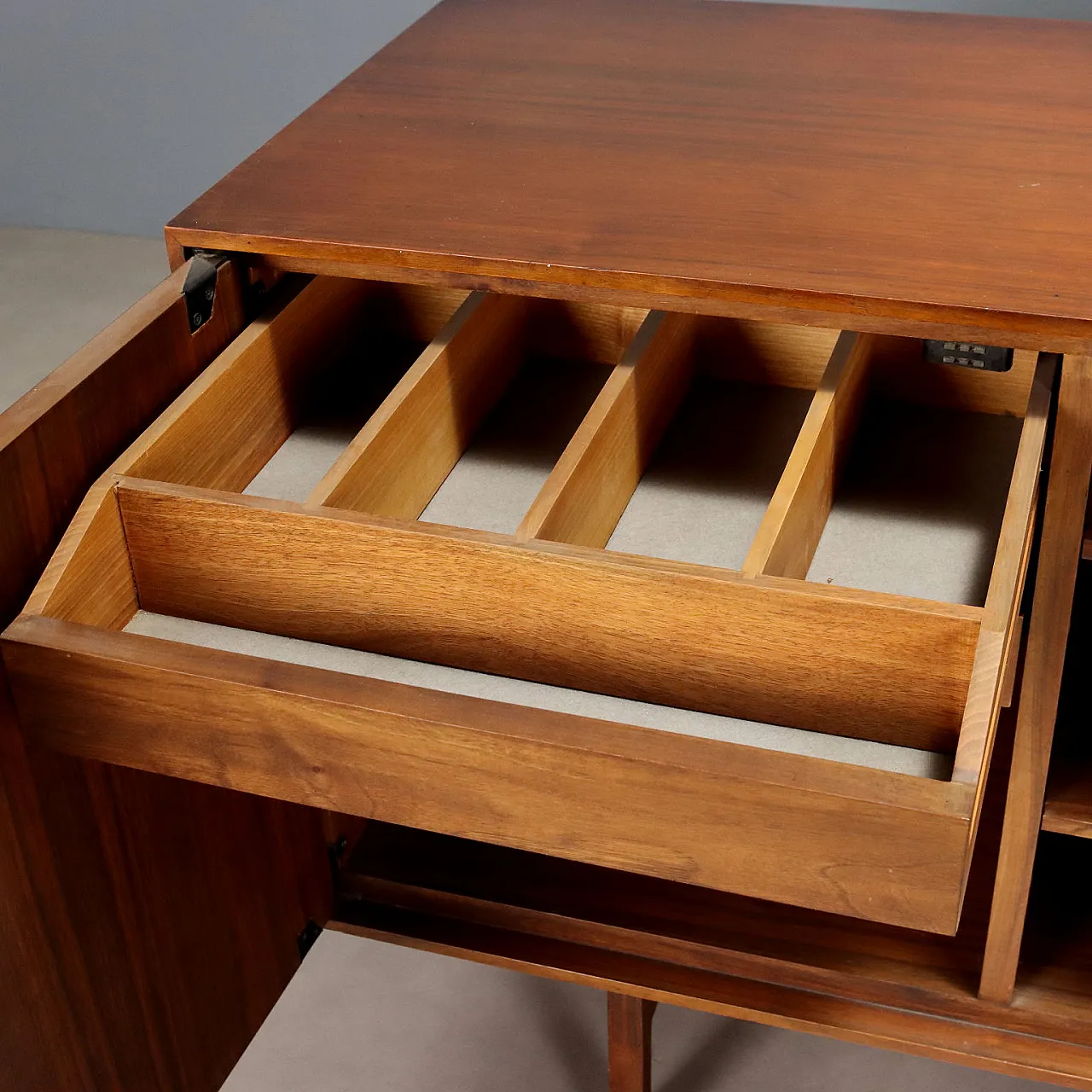 Sideboard with walnut veneer, 20th century 8