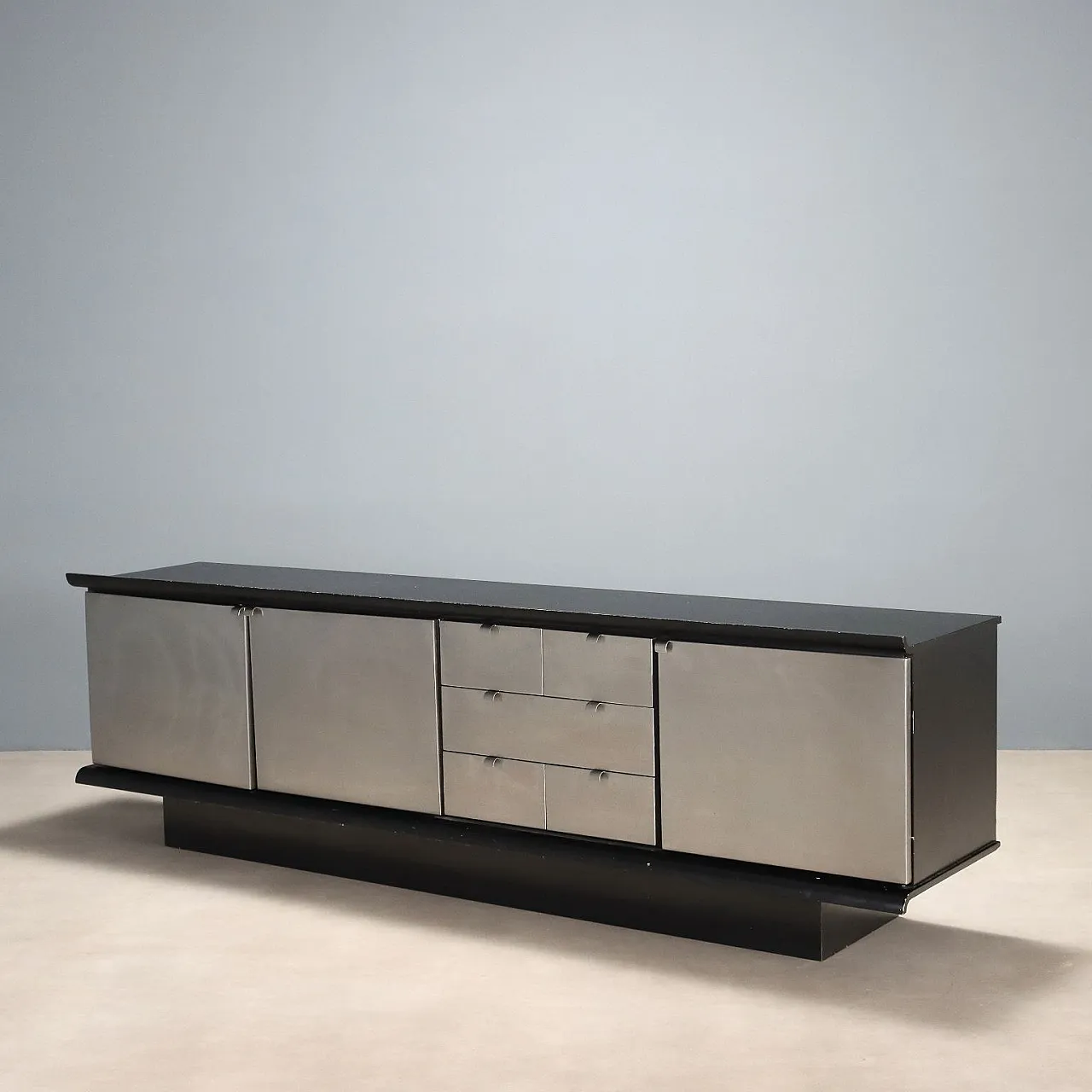 Lacquered wood and aluminum sideboard, 20th century 1