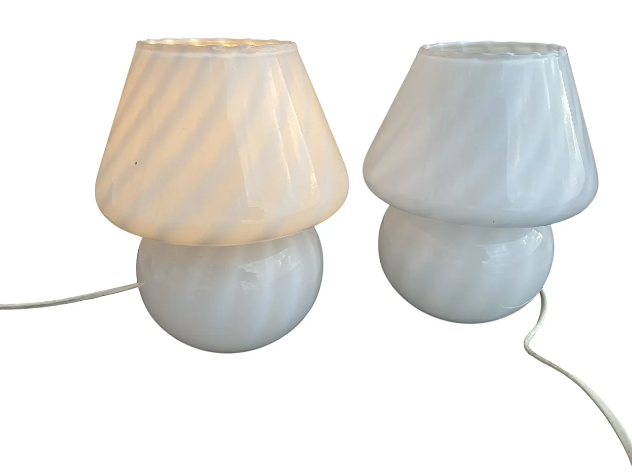 Pair of mushroom lamps in Murano glass white, 70s 1