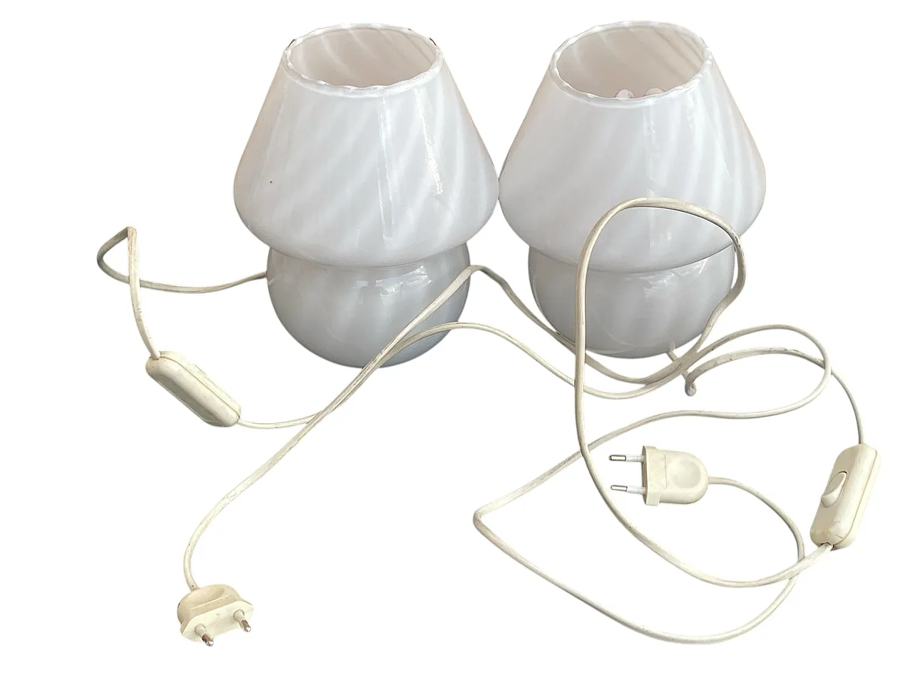 Pair of mushroom lamps in Murano glass white, 70s 5
