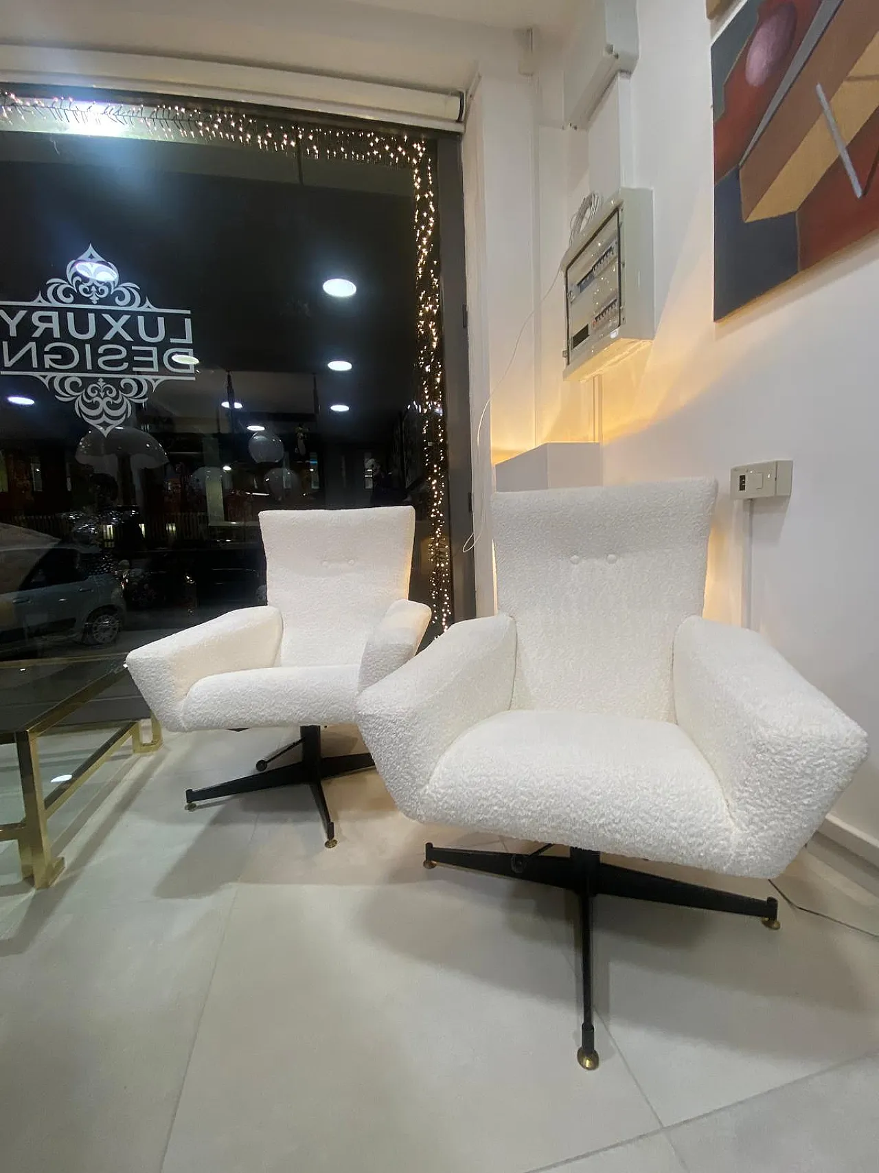 Coppia di poltrone bouclè bianco, anni ’60 3