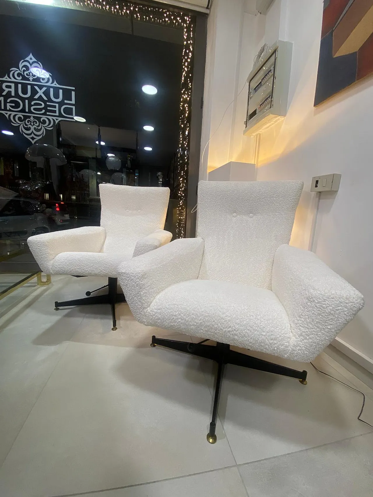 Coppia di poltrone bouclè bianco, anni ’60 6