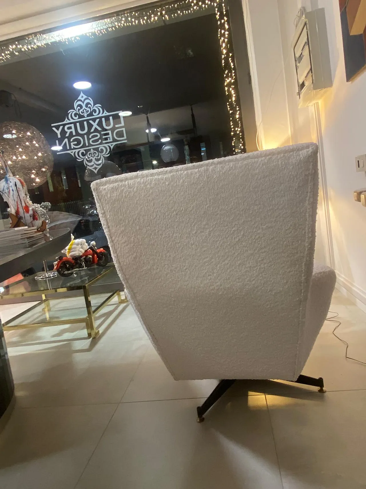 Coppia di poltrone bouclè bianco, anni ’60 7