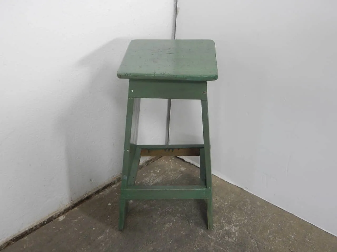 Sgabello in legno di abete 1960 4