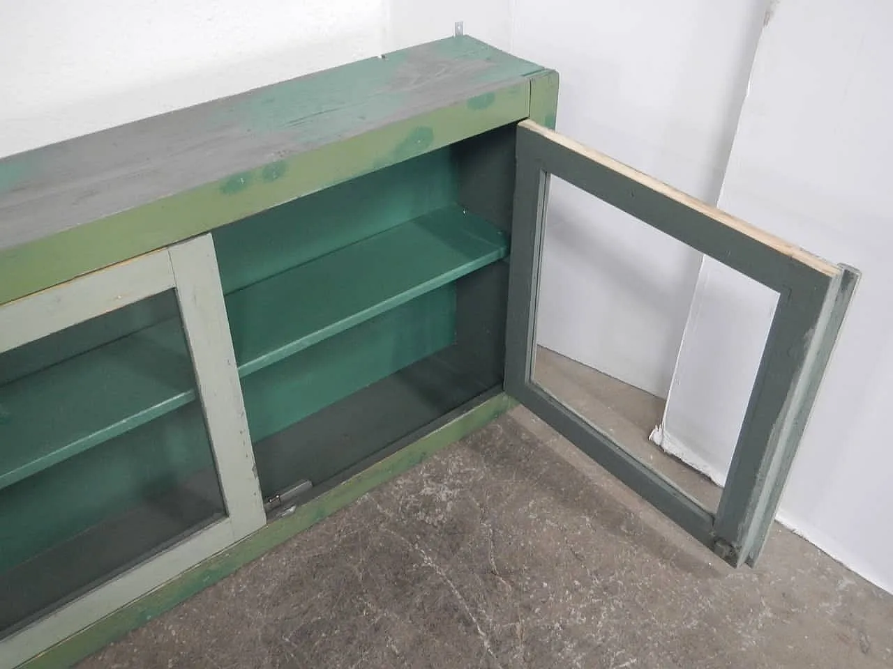 Vetrinetta in legno di abete 1960 7