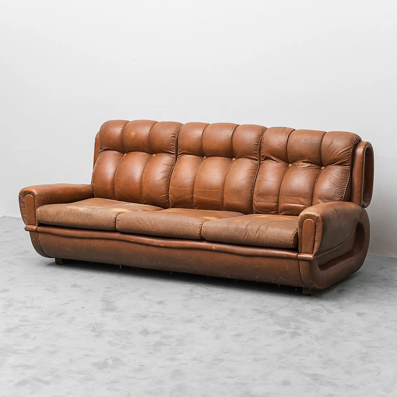 3-seater sofa in brown leather, 1970s 1
