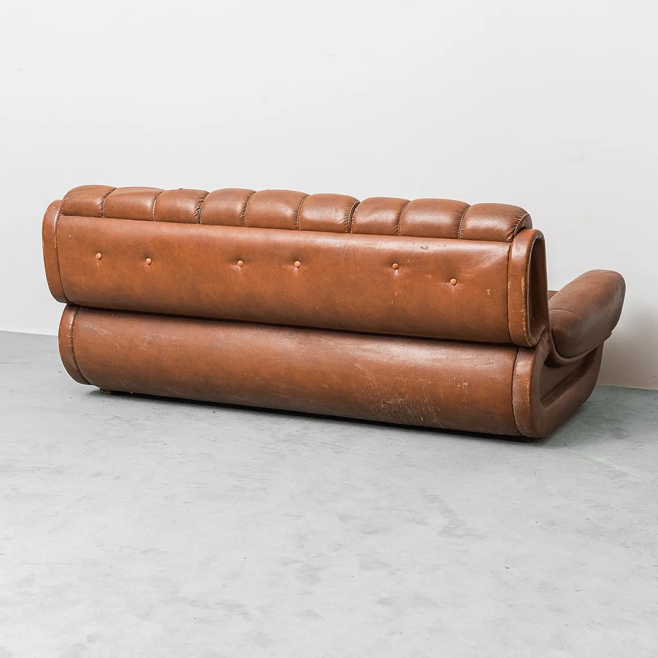 3-seater sofa in brown leather, 1970s 10