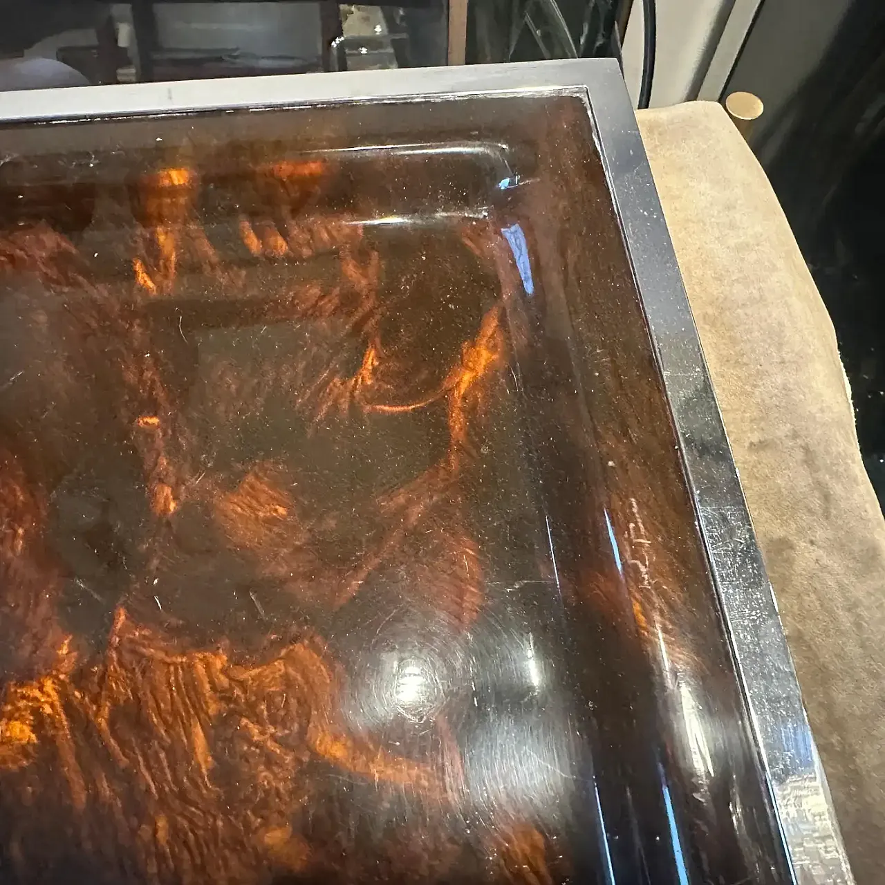 Vassoio in lucite finta tartaruga di Ulderico Cavinato, anni '80 4