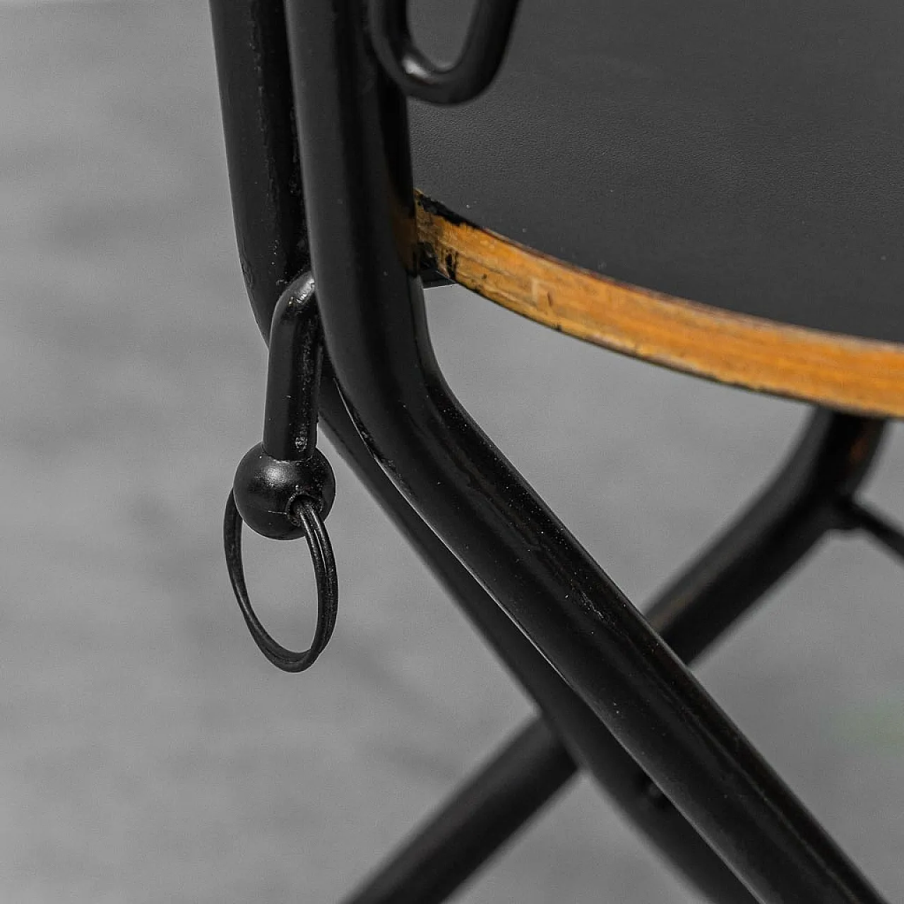 4 folding chairs in wood and metal, 1970s 9