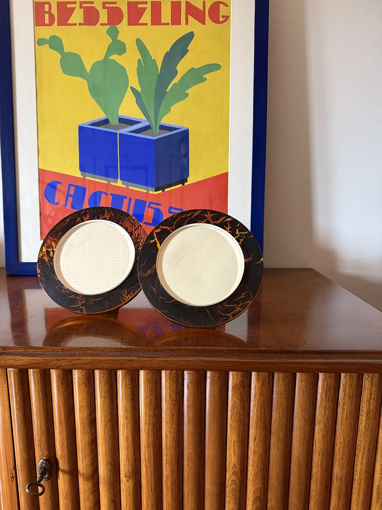 Pair of Hollywood Regency style lucite frames, 1970s 2