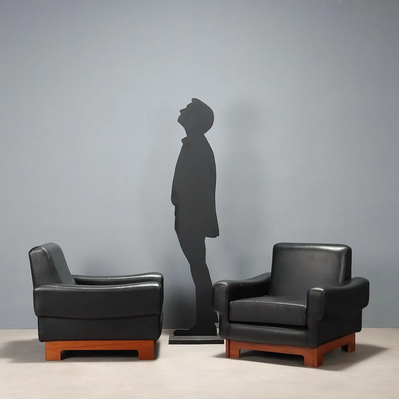 Pair of wooden armchairs and leather upholstery, 20th century 2