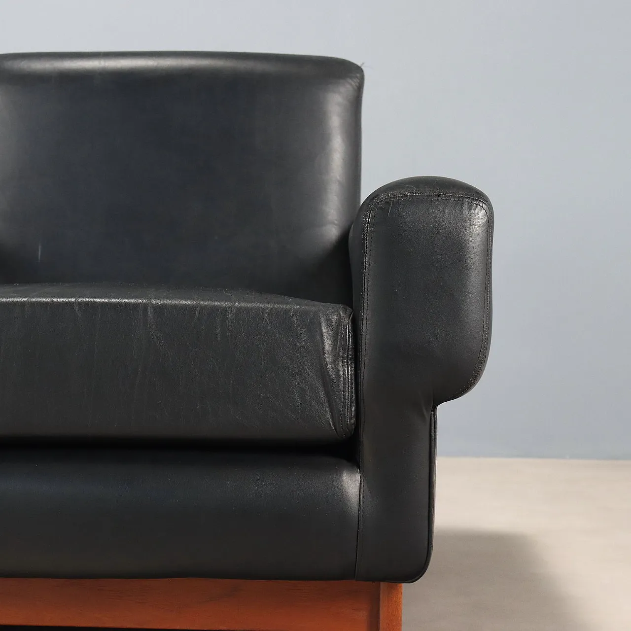 Pair of wooden armchairs and leather upholstery, 20th century 5