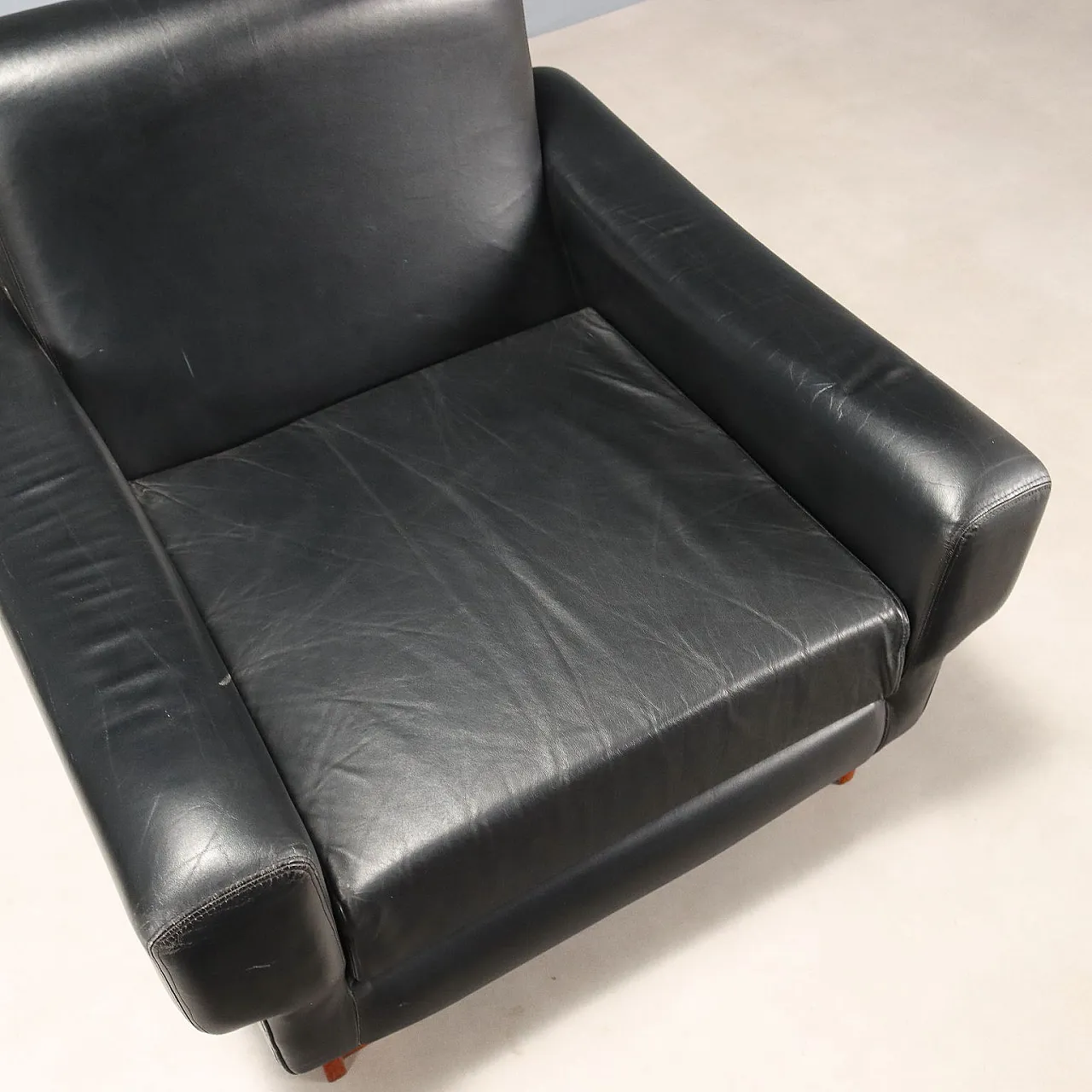 Pair of wooden armchairs and leather upholstery, 20th century 7