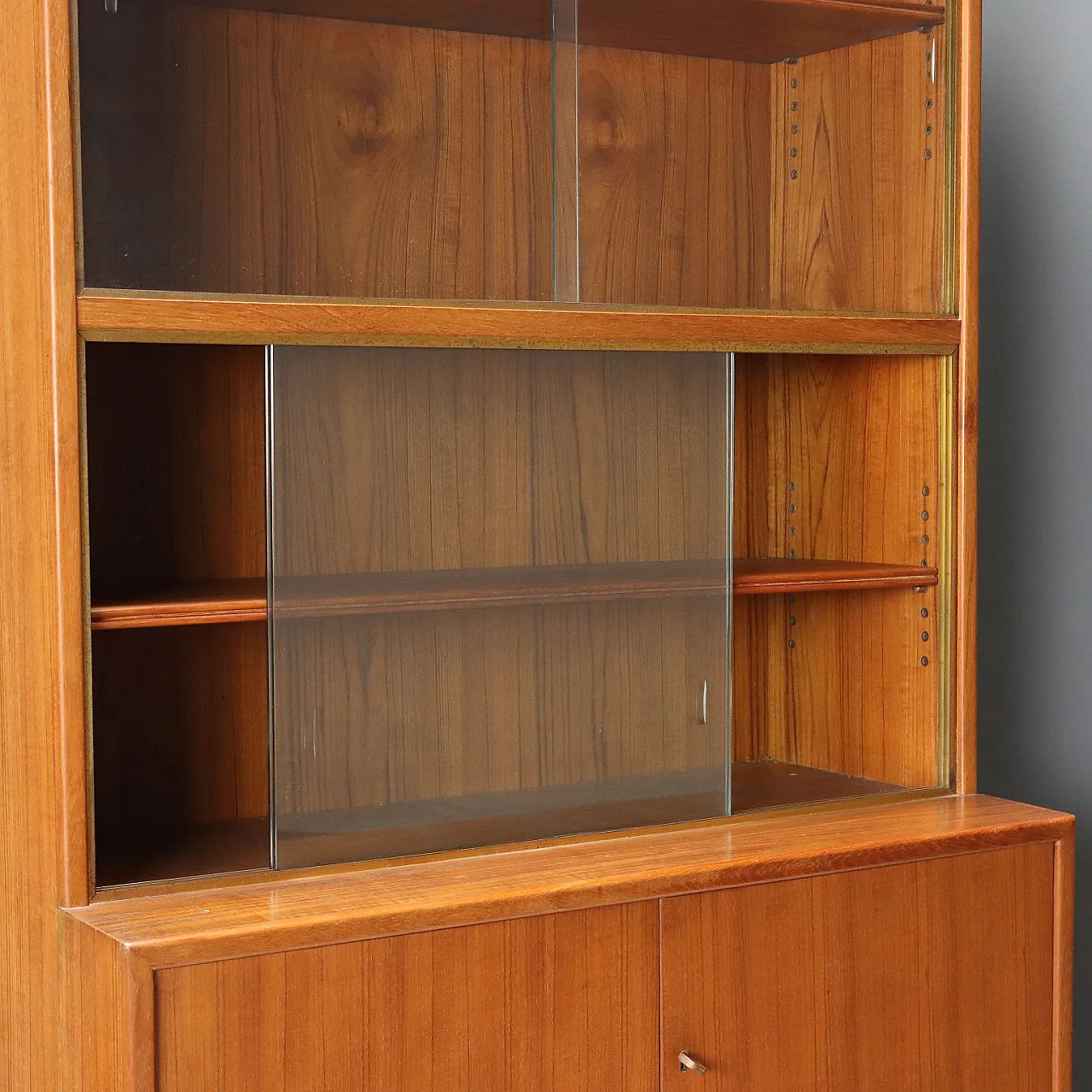 Larch veneer display case with brass details, 20th century 4