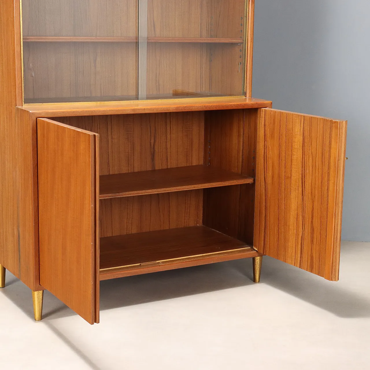 Larch veneer display case with brass details, 20th century 5