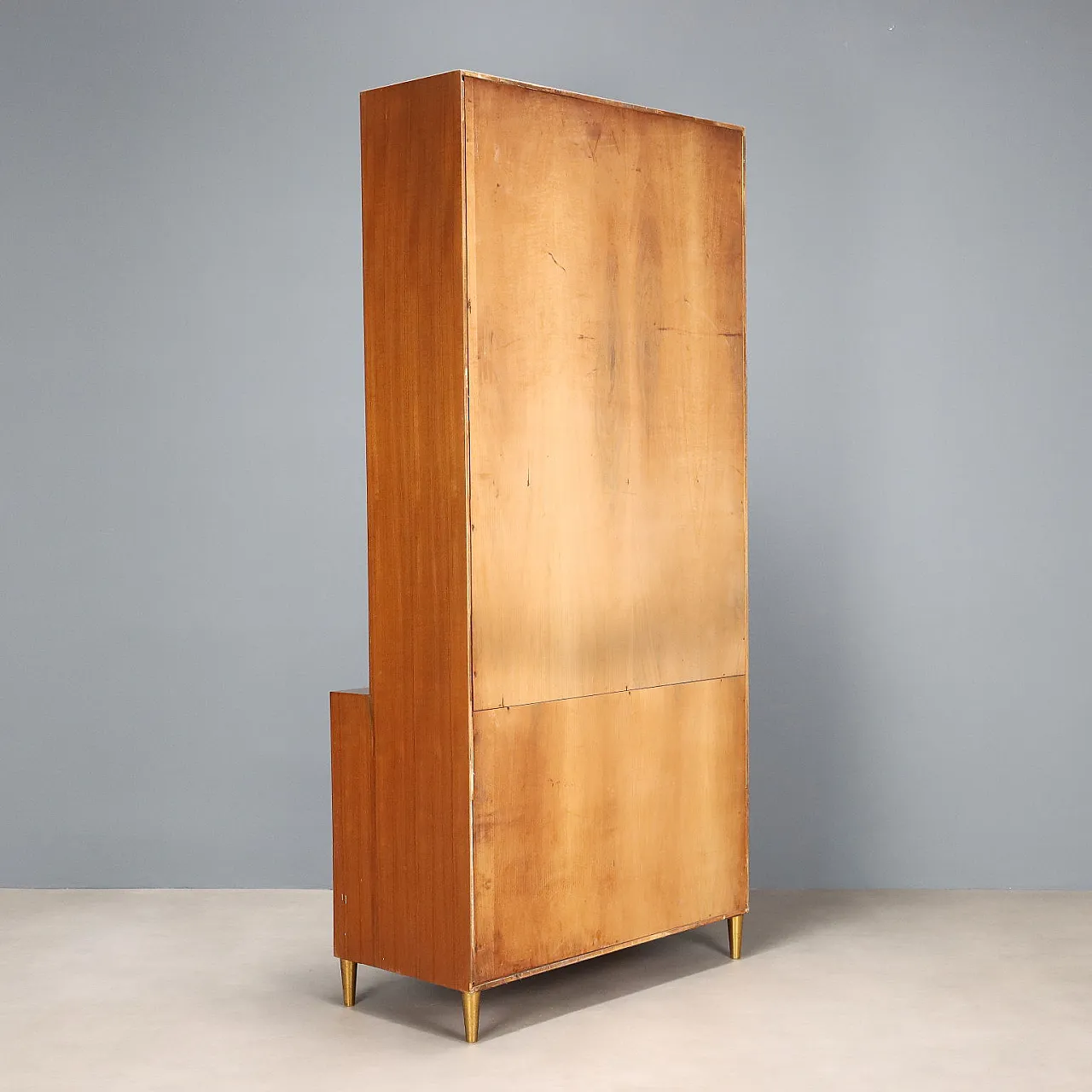 Larch veneer display case with brass details, 20th century 10