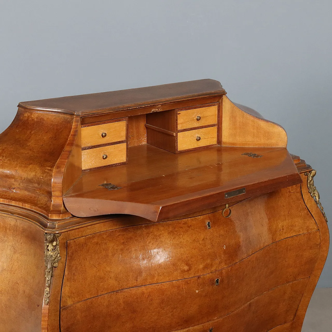 Mahogany and mahogany burl flip-up chest, 20th century 3