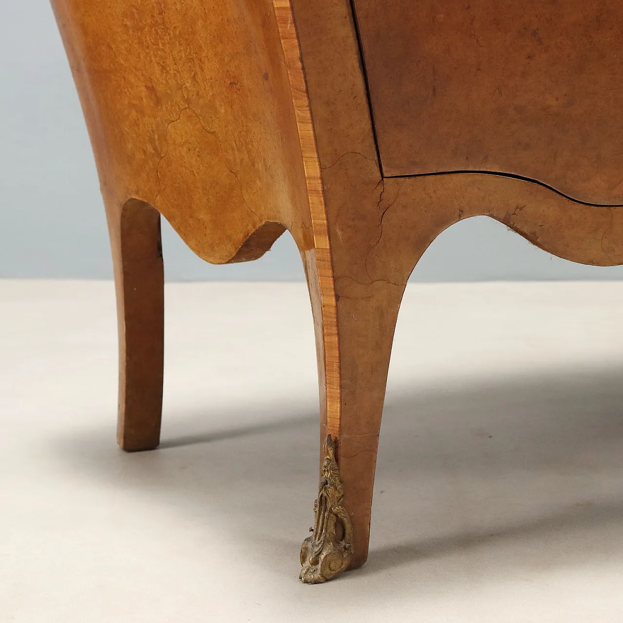 Mahogany and mahogany burl flip-up chest, 20th century 6