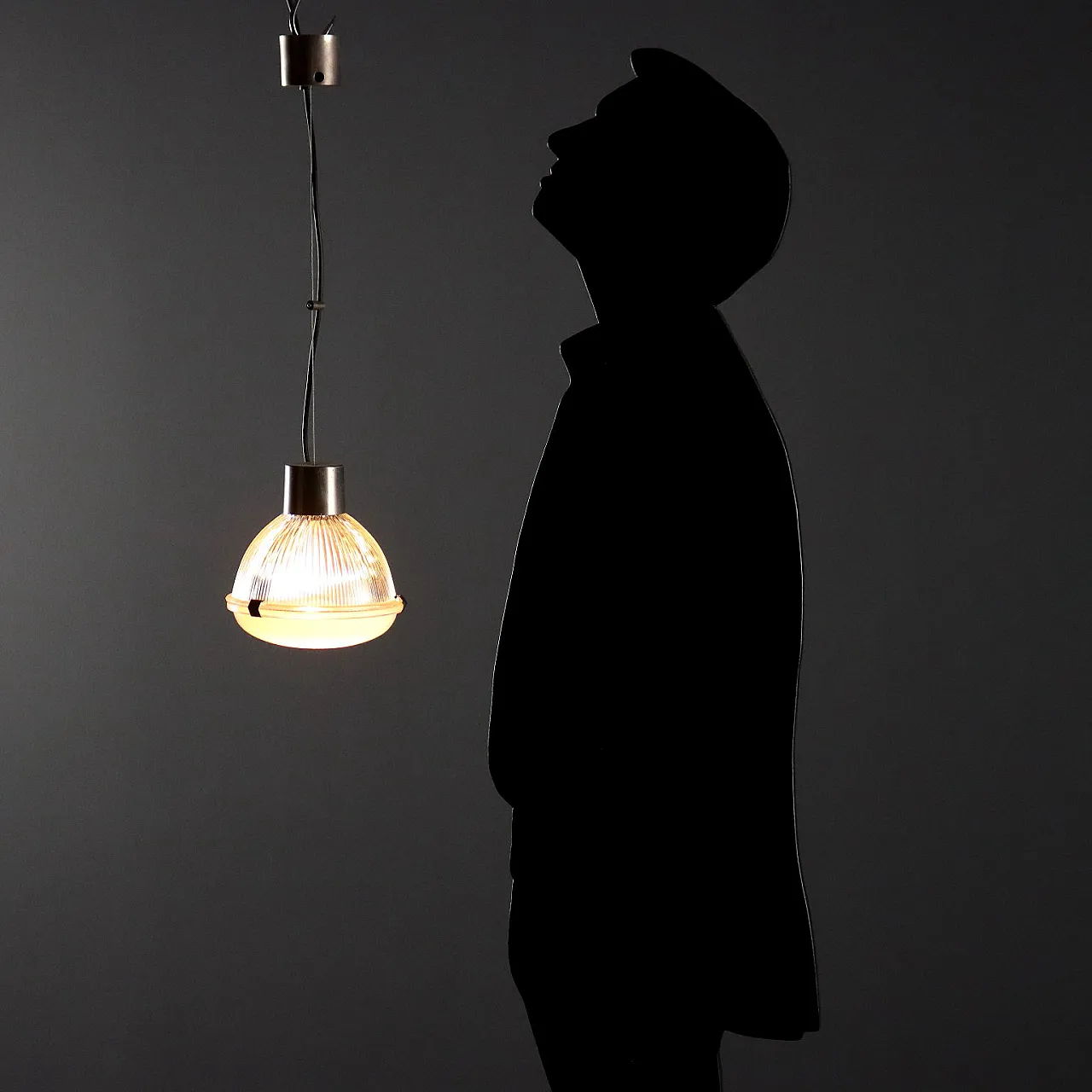 Pair of Model 4409 lamps in brass, metal and glass, 20th century 2