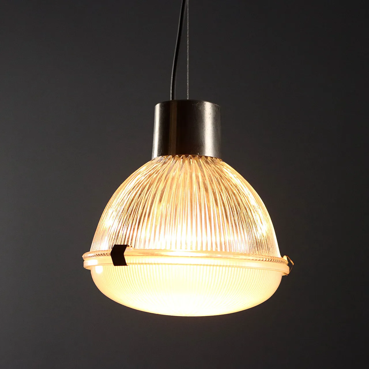 Pair of Model 4409 lamps in brass, metal and glass, 20th century 4