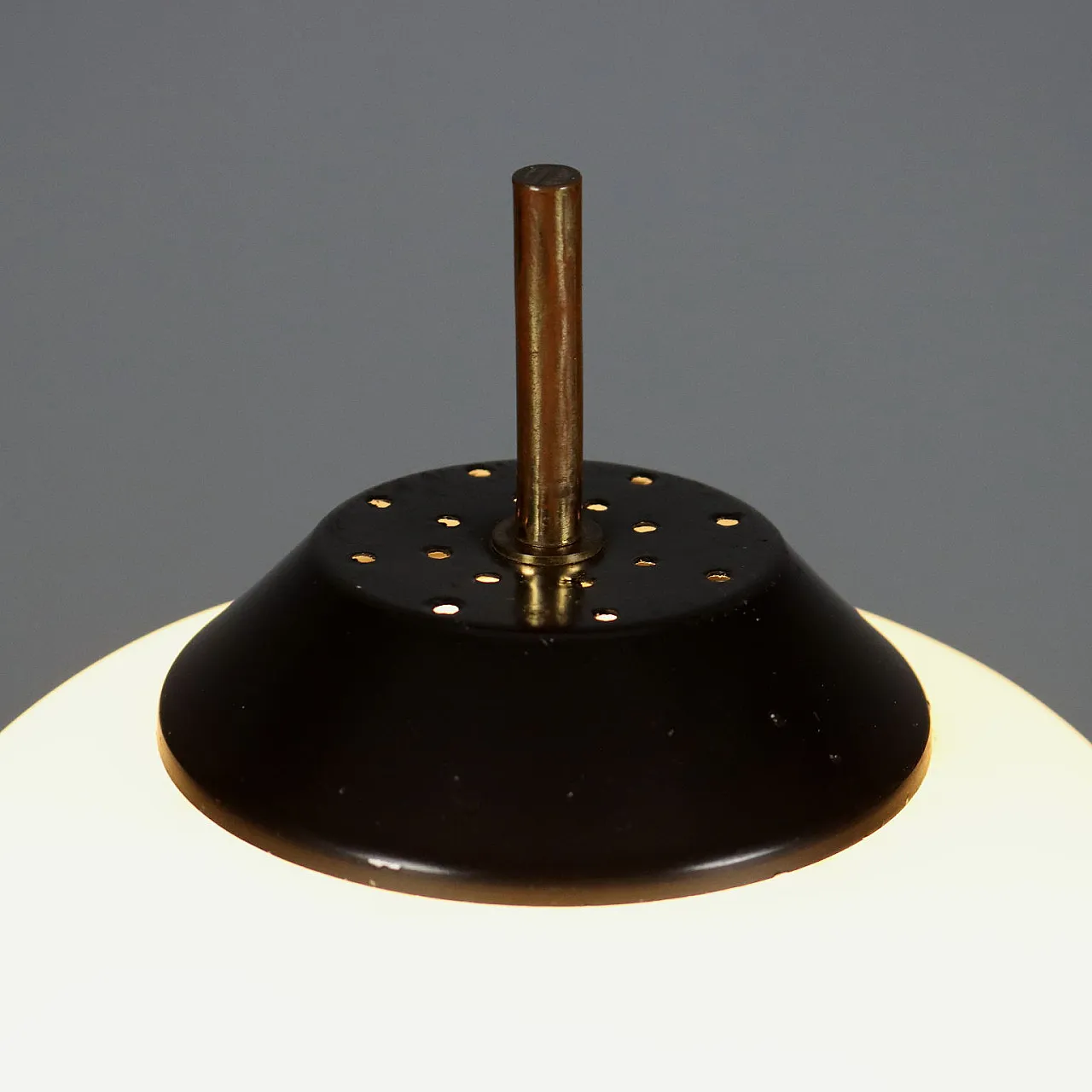 Lampada da terra in metallo smaltato nero e vetro opalino, '900 4