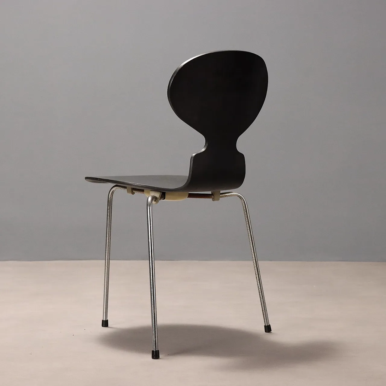 5 sedie di Fritz Hansen Ant per Arne Jacobsen, fine '900 7